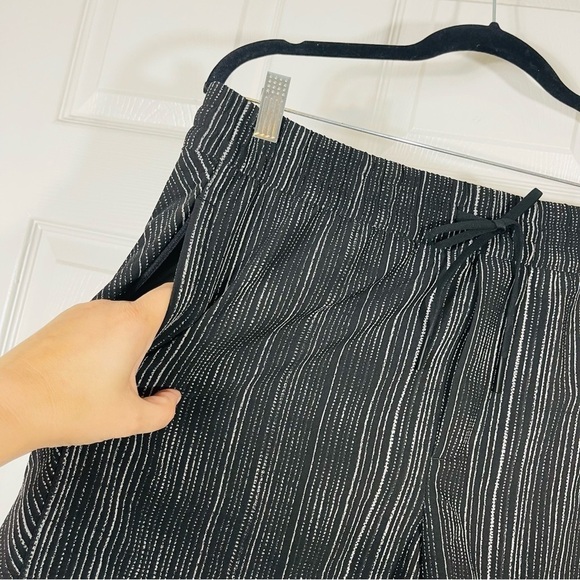 ATHLETA Arrival Shorts Black Ampara Stripe Elastic Waist Shorts - Size 12 - Picture 4 of 8